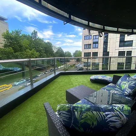 Luxury Apartment *