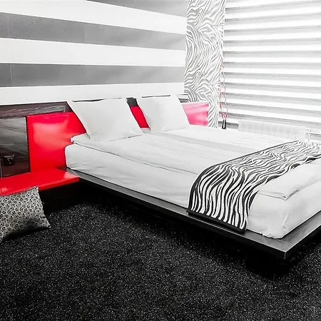 Luxury Apartment *