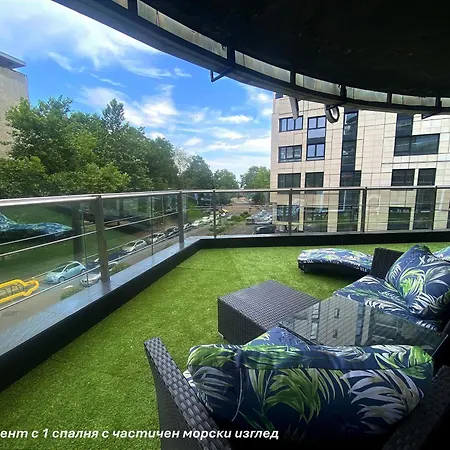 Luxury Apartment *